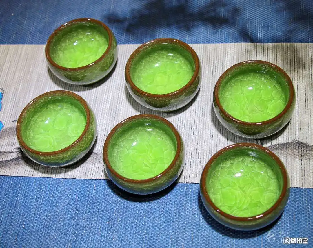 

Jianzhan Ice Crack Handcrafted Matcha Tea Bowl Green Chinese Porcelain