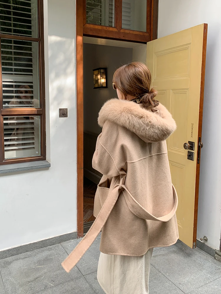 

Women's luxurious Oversized Warm Woollen Long Wool Coat With Real Fox Fur Collar And Cuffs S334
