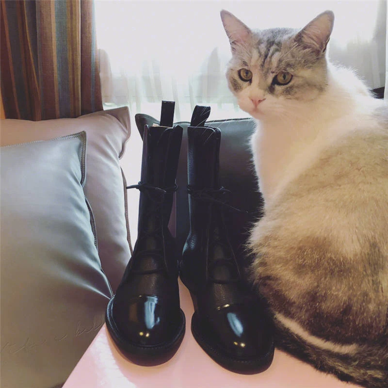 Lace-up black motorcycle bottes femme flats pointed toe martin boots mid-calf cool girls botas mujer slim fashion knight booties