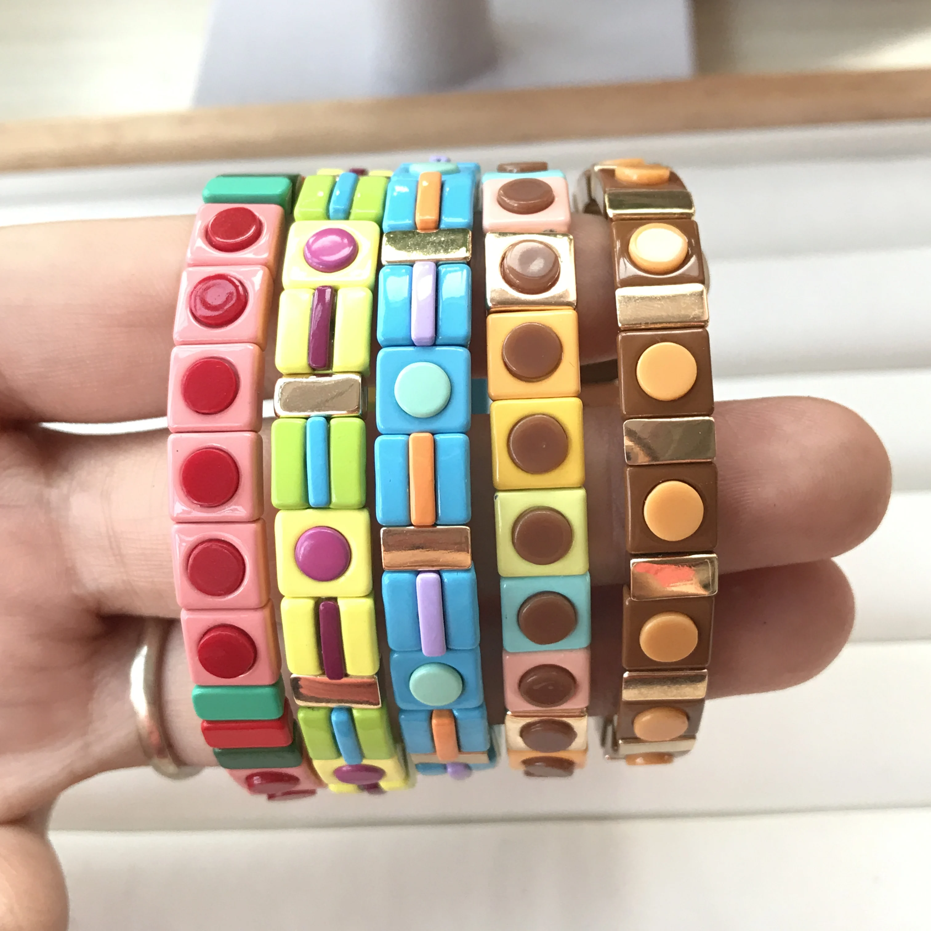 

Colorful Tile Enamel Bracelet,Multi-Stack Tila bead Stretch Bracelet,Painted Brass Pulseira Fashion Women Boho Jewelry QC2704