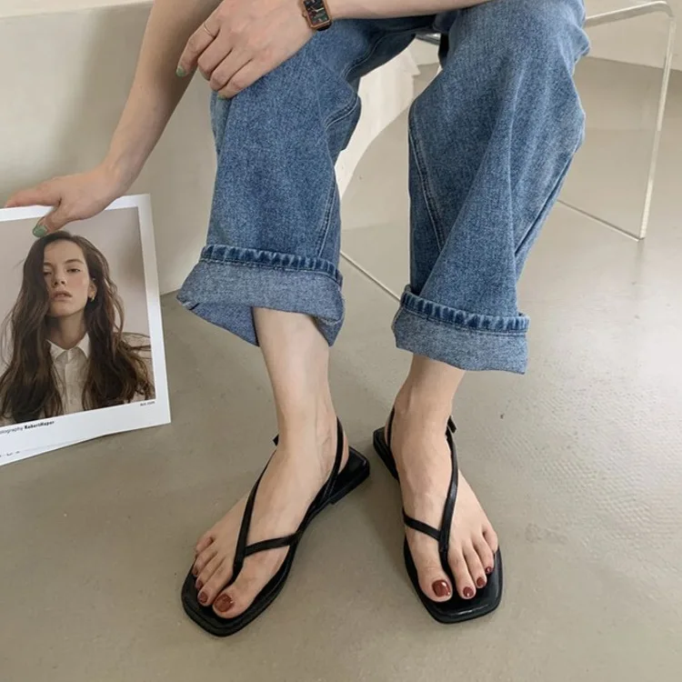 

Flip-toe sandals women's flat bottom 2021 new style simple beach shoes with square toe