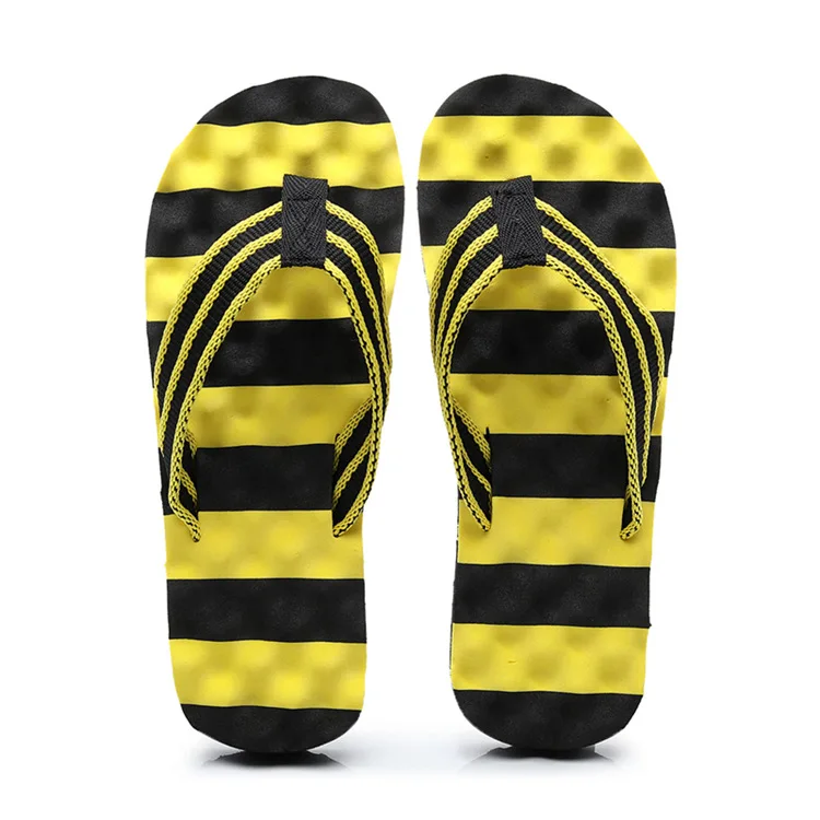 

2021 new comfortable flip flops boys summer Korean version of the simple color matching beach shoes trend to wear men's slippers