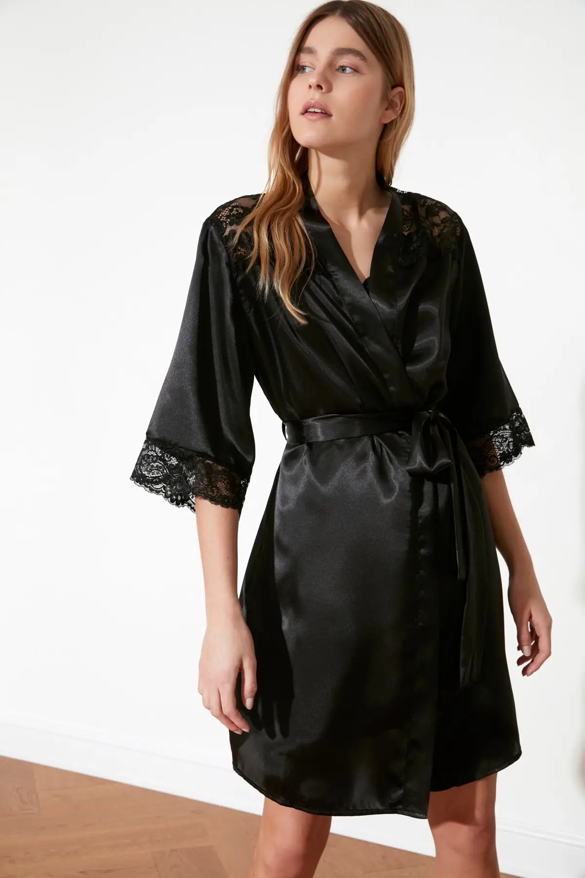 

Trendyol Lace Detail Satin Dressing Gown THMSS21SB0001