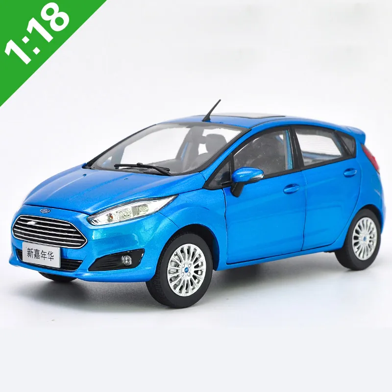 Оригинальная коробка 1:18 высокоточная модель автомобиля FORD FIESTA из сплава