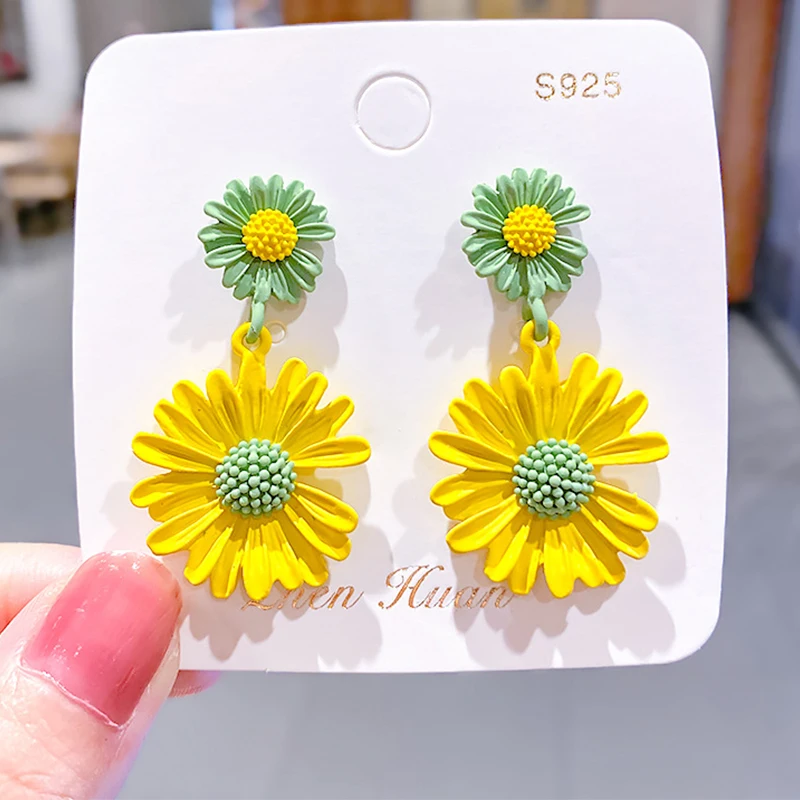 

New Lovely Style Small Daisy Flower Drop Earrings Women for Girl Cute Sweet Chújú Flowers Stud Earrings Fashion Fine Jewelry