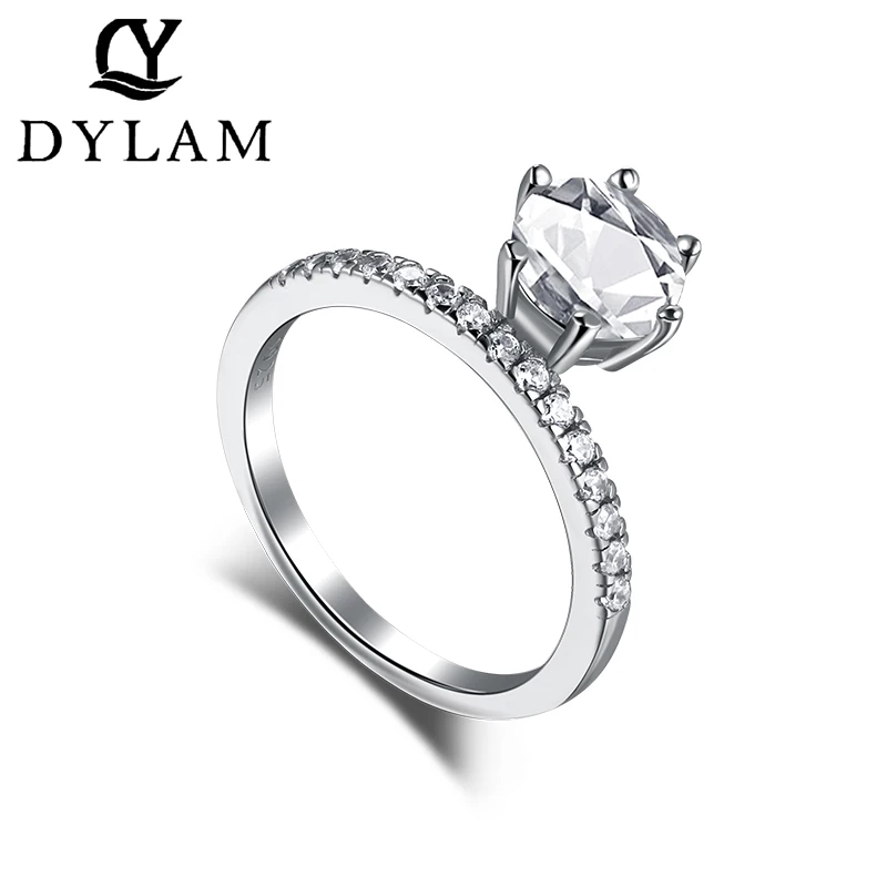 

Женское кольцо из серебра 925 пробы с фианитами