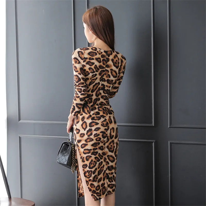 Леопардовое платье с длинными рукавами на талии и карманом бедрах тонкое для