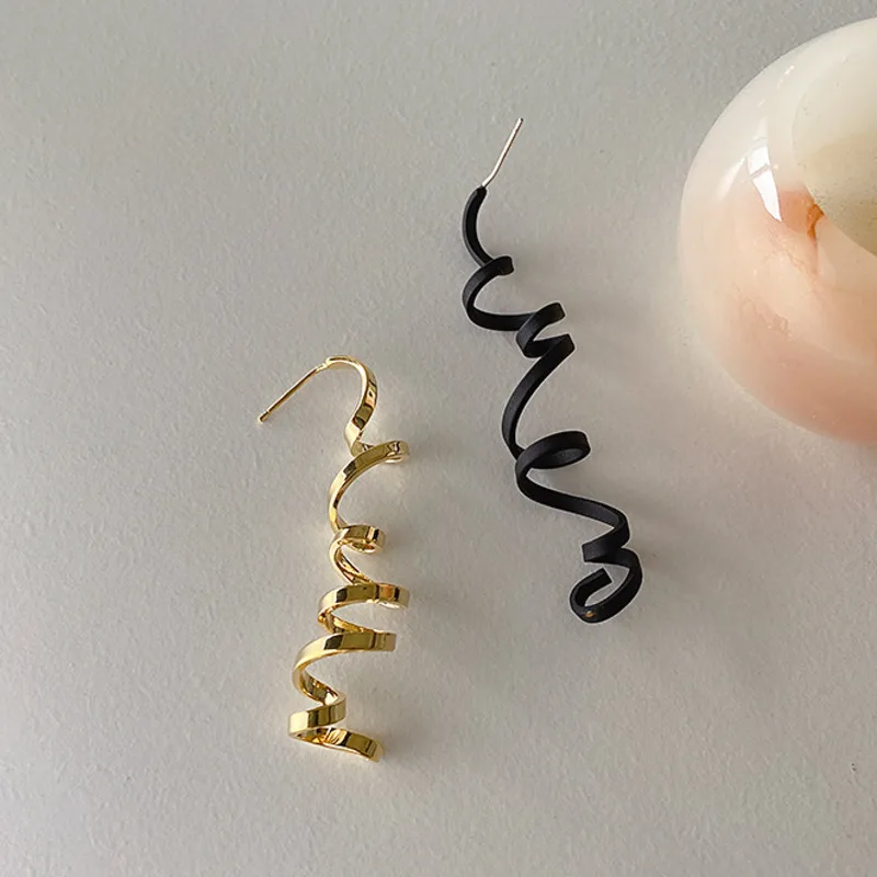 

2020 Korea New Design Distorted Painted Multicolor Metal Asymmetrical Earrings For Women Irregular Simple Prom Jewelry Wholesale