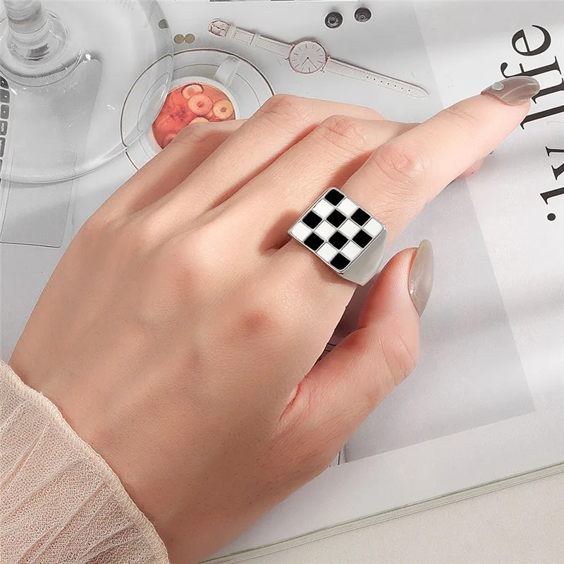 

Классические квадратные черно-белые шахматные кольца для женщин аксессуары для пальцев, простое серебряное кольцо, Женские Ювелирные изде...