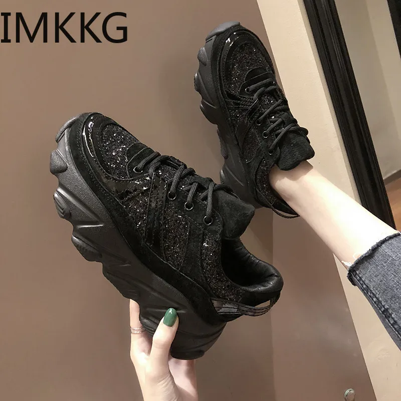 Женские Блестящие Кроссовки массивные на платформе черные белые обувь