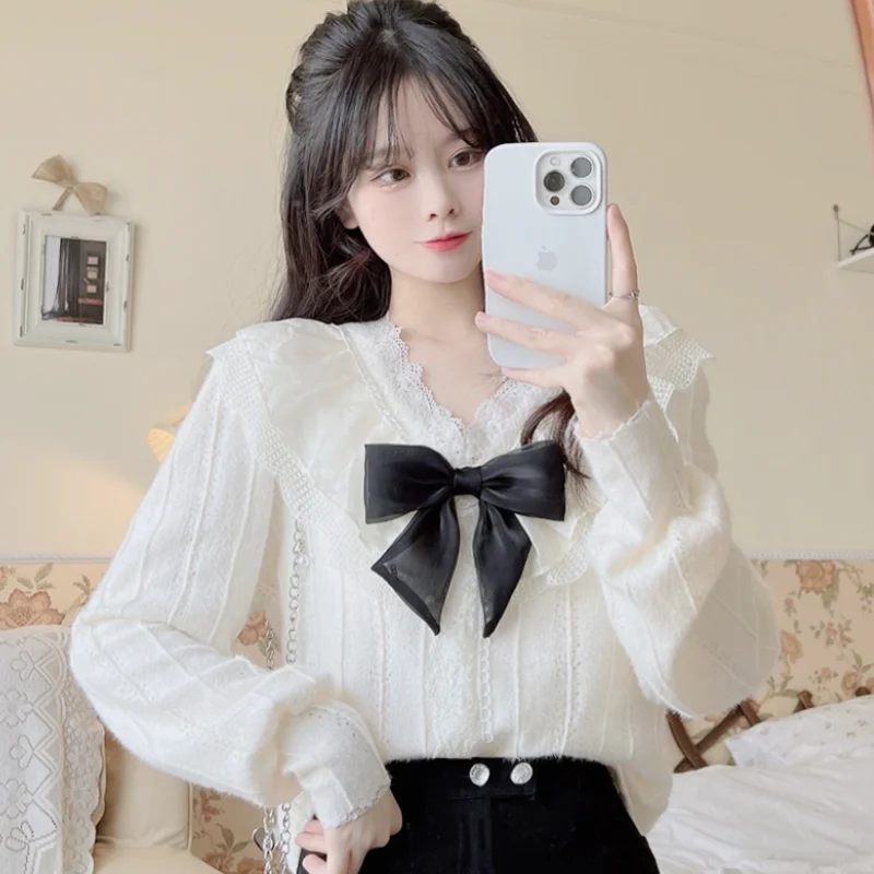 

Women Shirts 2021 Autumn Winter Korean Fashion Elegant Temperament Commute Wild V-neck Lace Stitching Bow Design Shirt Blouse