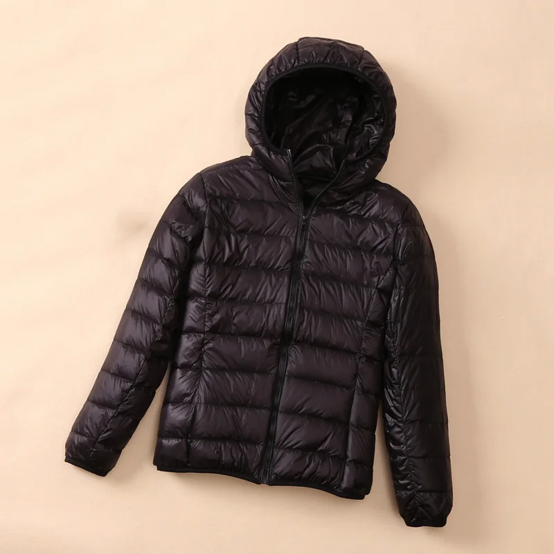 Зимний женский пуховик ультра тонкий с капюшоном красный и черный цвета базовые