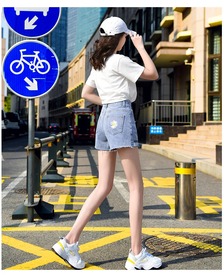 

S-2XL Small Daisies Embroidery Denim Shorts For Women 2020 Summer Hole High Waist Wide Leg Jean Shorts ropa para mujer