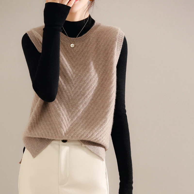 Женский вязаный жилет с разрезом по бокам свободный свитер-безрукавка из 2024-ной