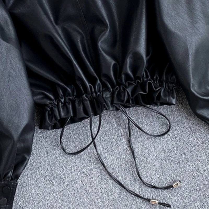 Lautaro Осенняя короткая черная негабаритная легкая куртка из мягкой искусственной