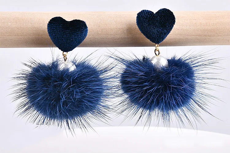 Осенне зимний шарик из меха норки кроличьей шерсти шпилька серьги сделай сам