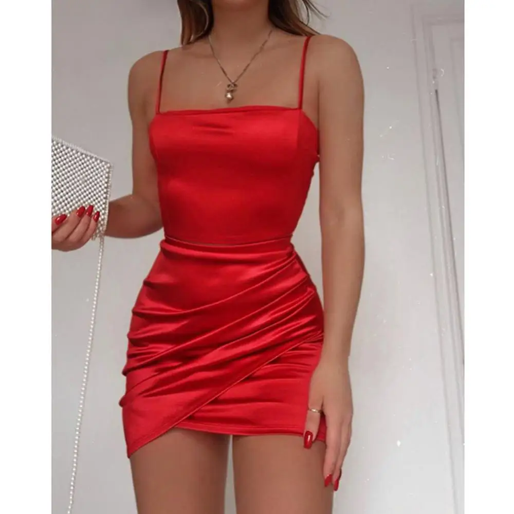 Красное атласное платье мини