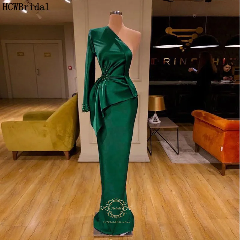 

Green One Shoulder Long Sleeve Arabic Evening Dress Sheath Floor Length Chic Pearls Satin Long Formal Dresses Party Prom Gowns