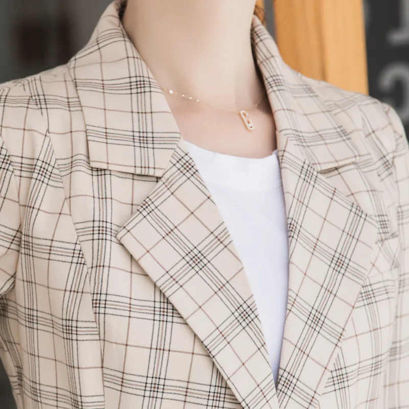 Женский офисный пиджак с коротким рукавом в клетку деловой весна осень