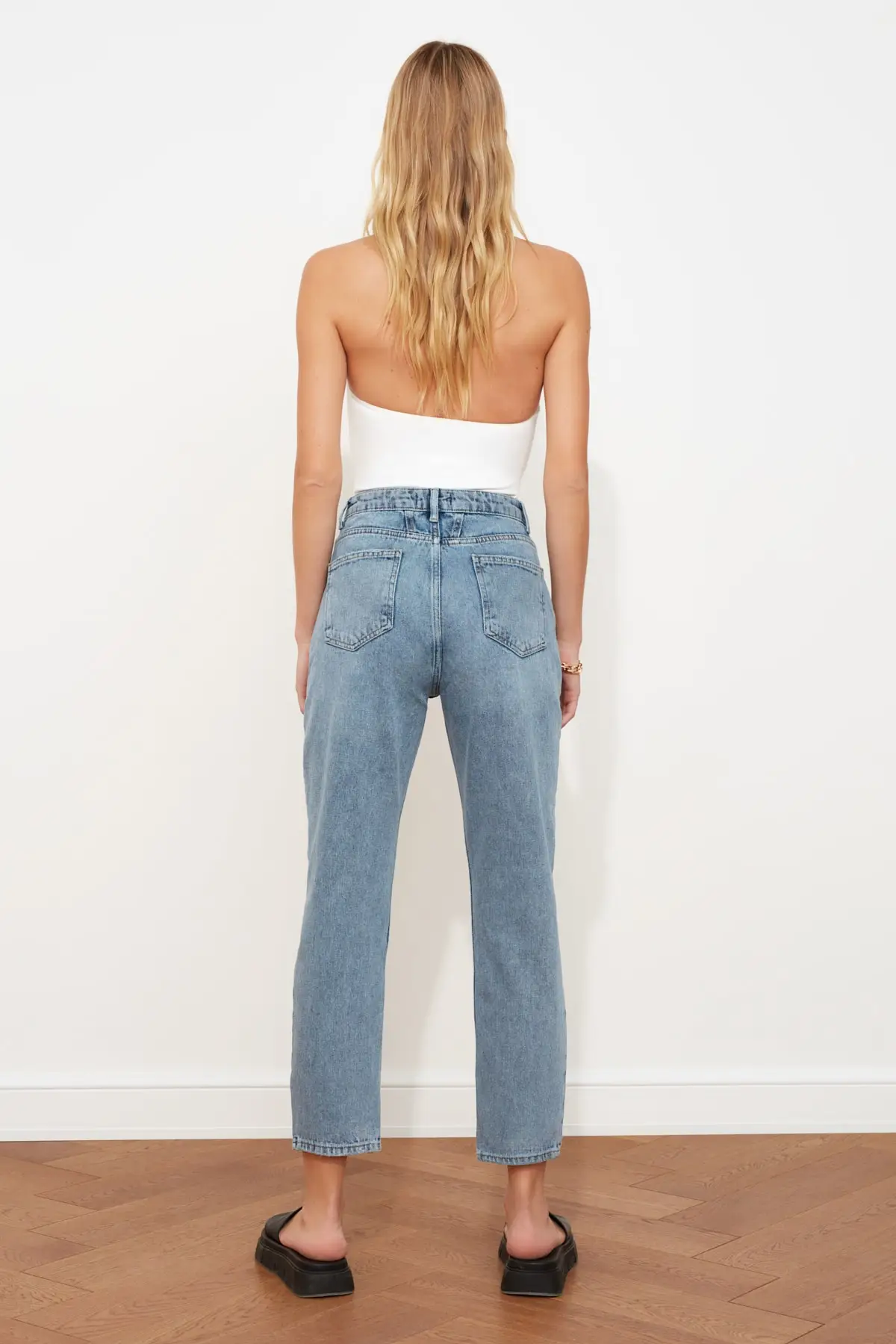 

Trendyol Stitch Detail High Bel Mom Jeans TWOSS21JE0109