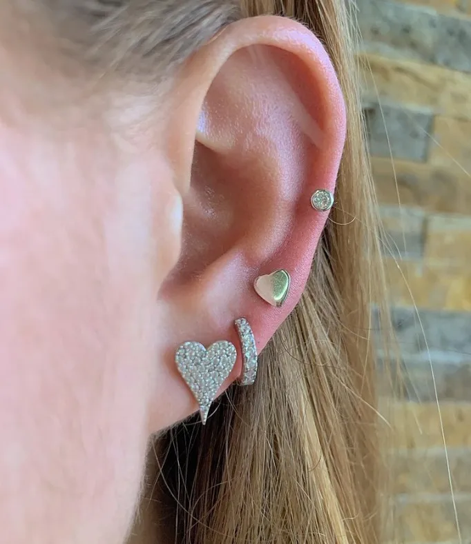 Милые милые женские большие однотонные персиковые серьги гвоздики с сердечками