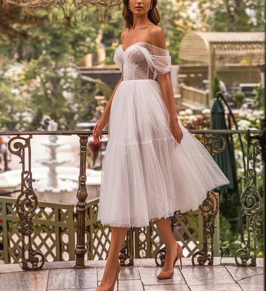 

Женское ТРАПЕЦИЕВИДНОЕ свадебное платье, короткое Тюлевое платье с открытыми плечами и V-образным вырезом, на пуговицах сзади