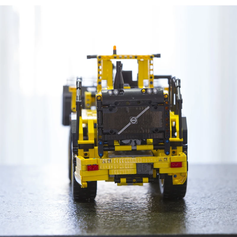 В наличии 20006 техника серии Volvo L350F модель колесного погрузчика 1636 шт.