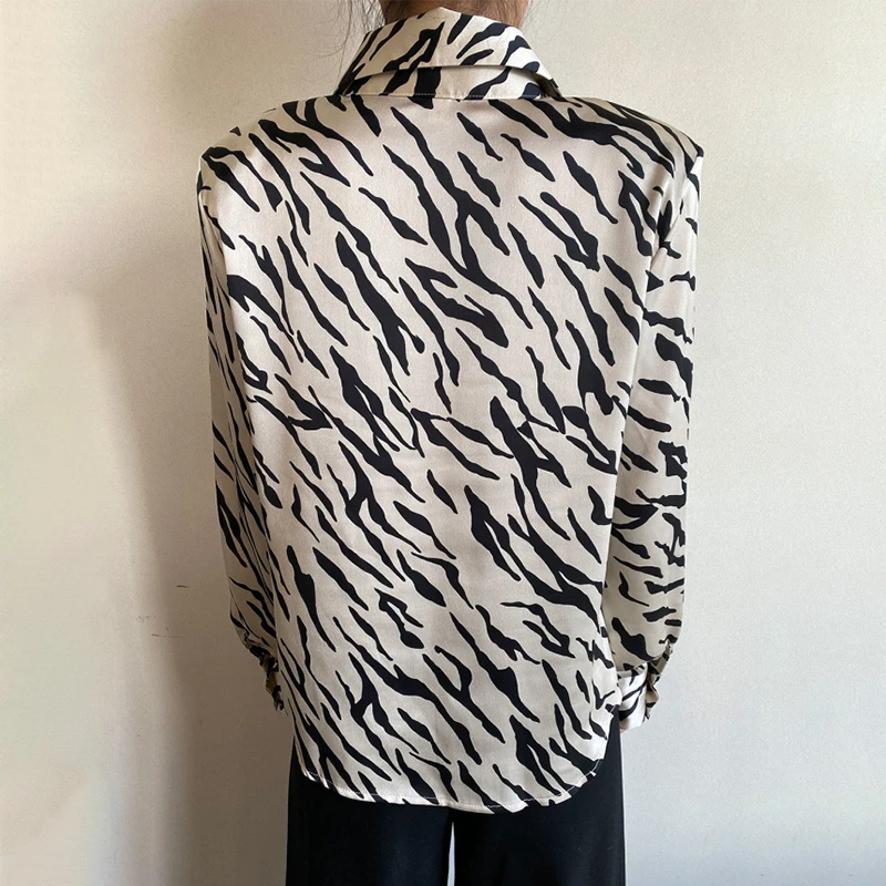 

Colorfaith New 2021 Women Spring Autumn Blouses Shirts Vintage Korean Style Lady Zebra Fashionable Oversized Wild Tops BL66070