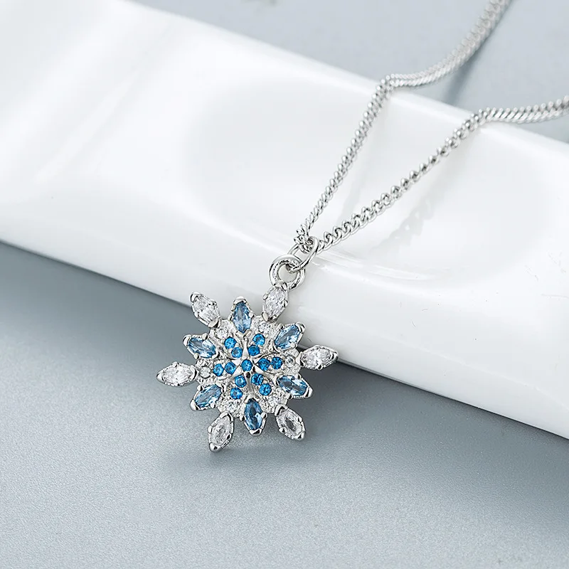 

Fashion Blue Zircon Snowflake Pendant Necklace For Women Clavicle Chain Christmas Choker Necklace Jewelry
