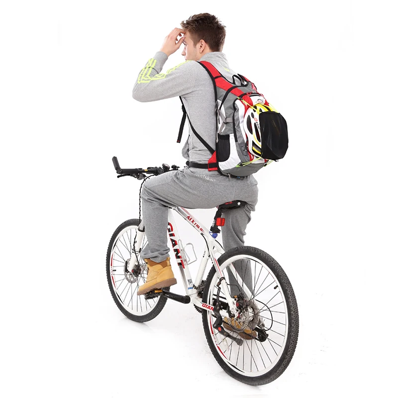 Велосипедный спортивный рюкзак нейлоновый водонепроницаемый вместительный