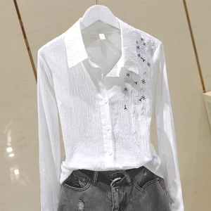 Хлопковые женские рубашки с цветочной вышивкой 2021 Летние Новые однотонные женские рубашки с длинным рукавом и отложным воротником Верхняя одежда Топы