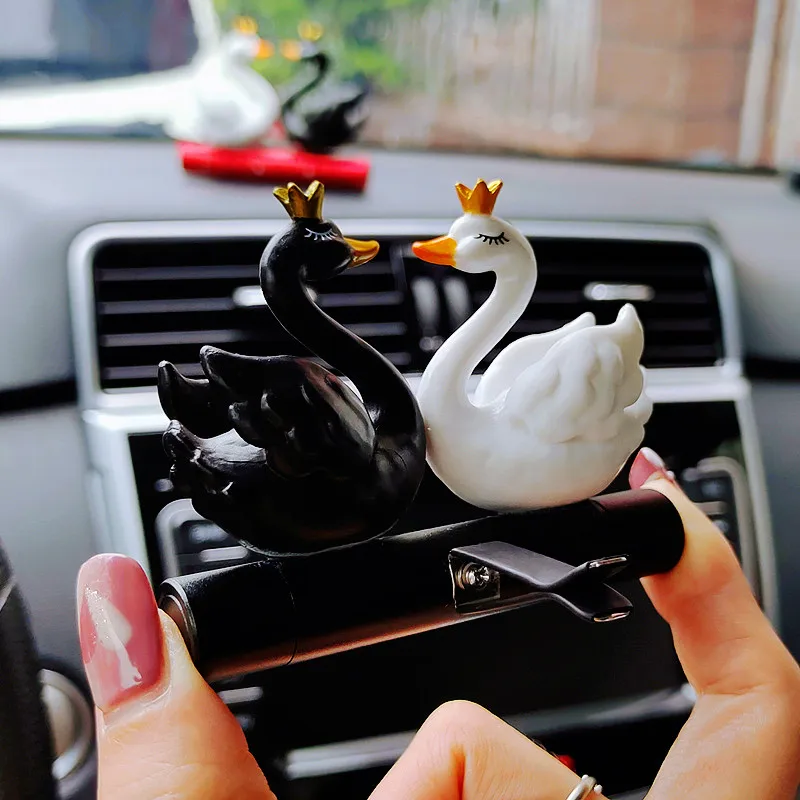 

GISAEV Car Air Freshener Black White Swan Couples Crown Swan Car Decoration Accessories Interior Perfume Clip Aromatherapy Gift