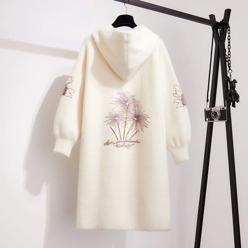 Женское пальто из искусственного меха модное длинное с вышивкой куртка