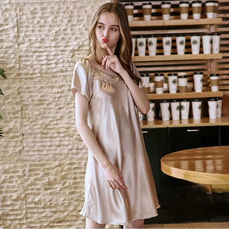 

Женская летняя пикантная ночная рубашка, пижама на бретельках из ледяного шелка, жилет для матерей среднего возраста, домашнее обслуживани...