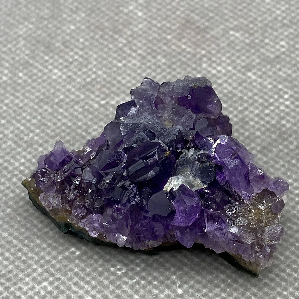 

The color of the natural Brazilian amethyst rough is very good in purple. 3#