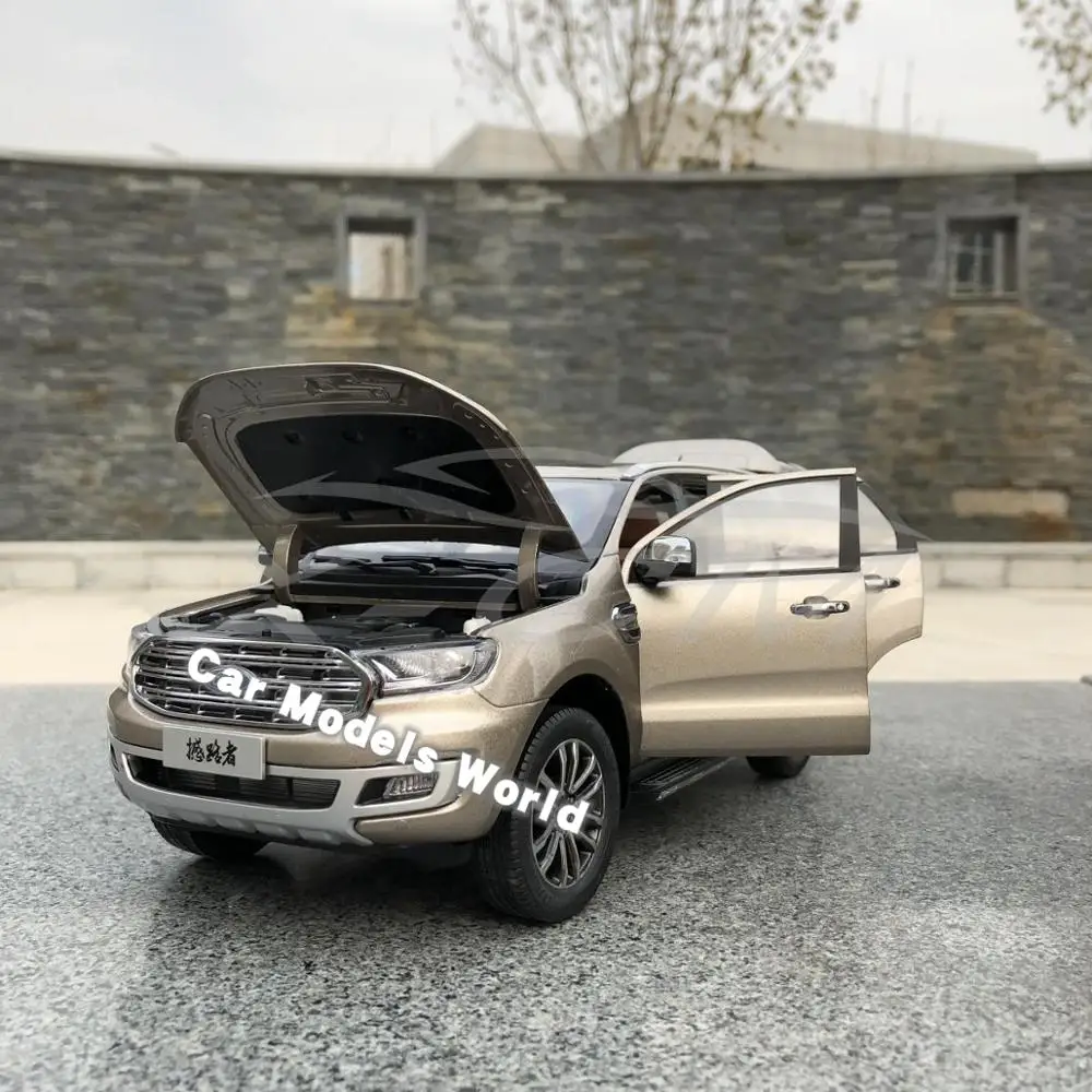 Модель литая автомобиля для нового внедорожника Everest Titanium SUV 2019 1:18 + небольшой
