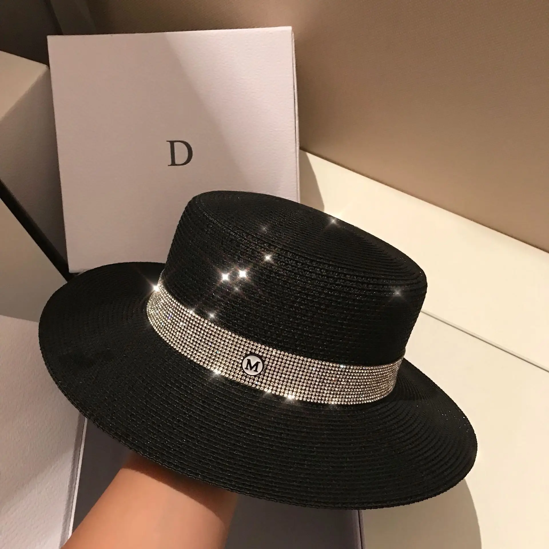 Шапки бини для женщин соломы камень летние шляпы черный шлемы Церков дам