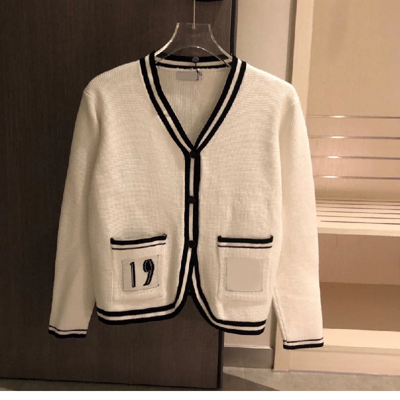 

2021 Luxury Design Women's new knitted cardigan wool woven thick soft knitted cardigan V-Neck long sleeve knitted cardigan