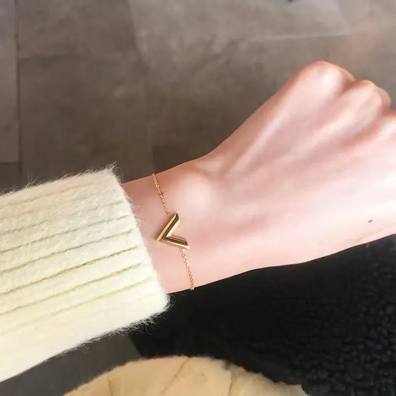 Браслет из нержавеющей стали с буквой V серьги для женщин и девушек золотой