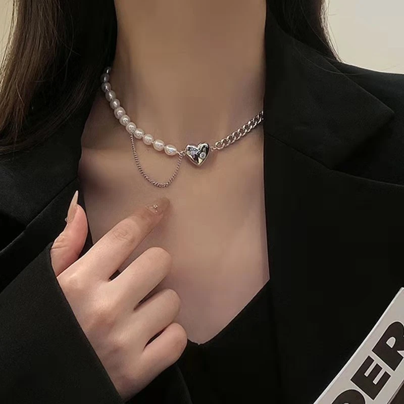 

Trendy Hip-Hop Style Pearl Stitching Necklace Simple Creative Exquisite Tassel Love Pendant Clavicle Chain Ladies Jewelry Gift