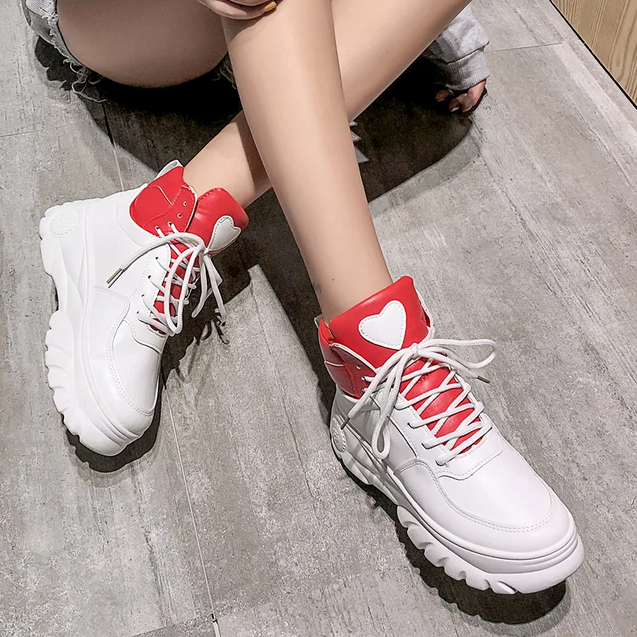 Высокие кроссовки женские белые черные спортивная обувь на платформе для женщин