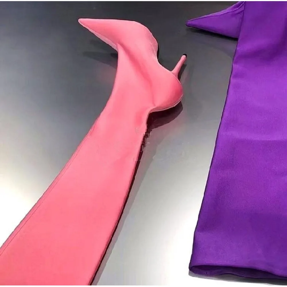 Женские привлекательные фиолетовые сапоги выше колена с острым носком на