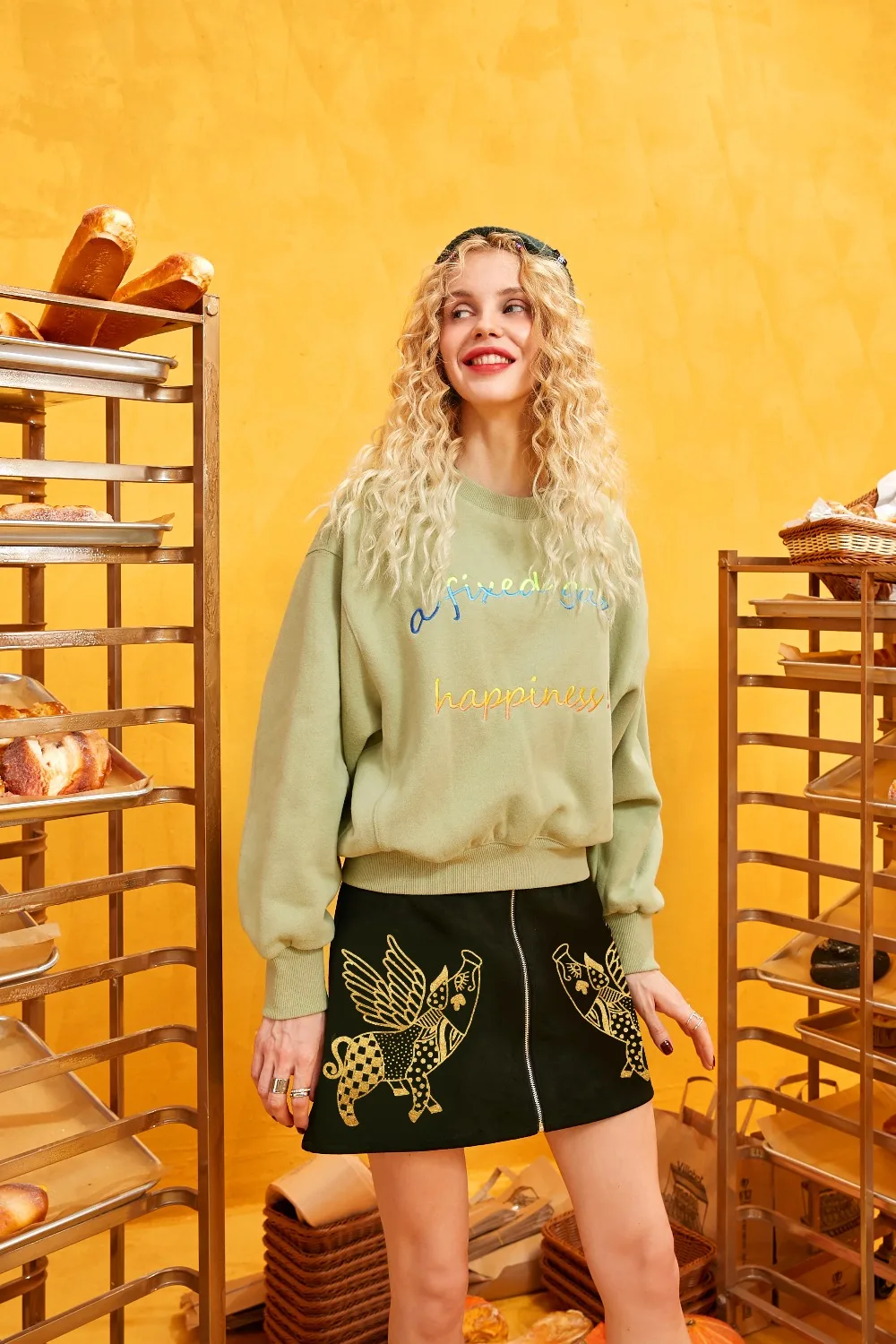 ELFSACK Black Pig Print Korean Style Women Mini Skirt Autumn Fashion Streetwear Bronzing Retro Vintage A Line Female Skirts