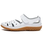 Сандалии женские с перфорацией, мягкие Модные балетки, удобные простые лоферы, плоская подошва, на липучке, без застежки, повседневные, для отдыха, прогулок, лето