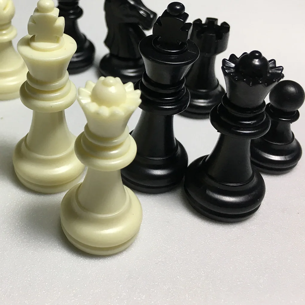 

2022 32 Medieval Plastic Chess Pieces Set King Height 49mm Chess Game Standard Chess Pieces For International Competition