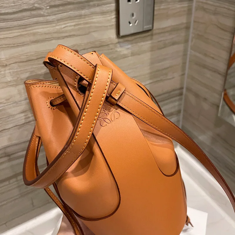 

New Women's Leather Drawstring Large Capacity Bucket Bag Leather Hit Color Matching Bag Hand Bag Ladies Shoulder Bag