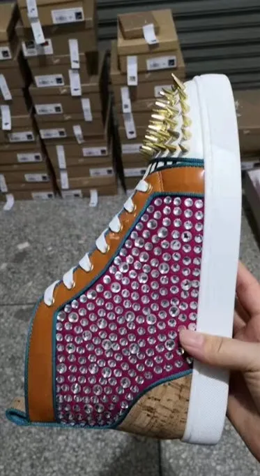 Мужские кроссовки стразы из флока с леопардовым узором шипами и заклепками на