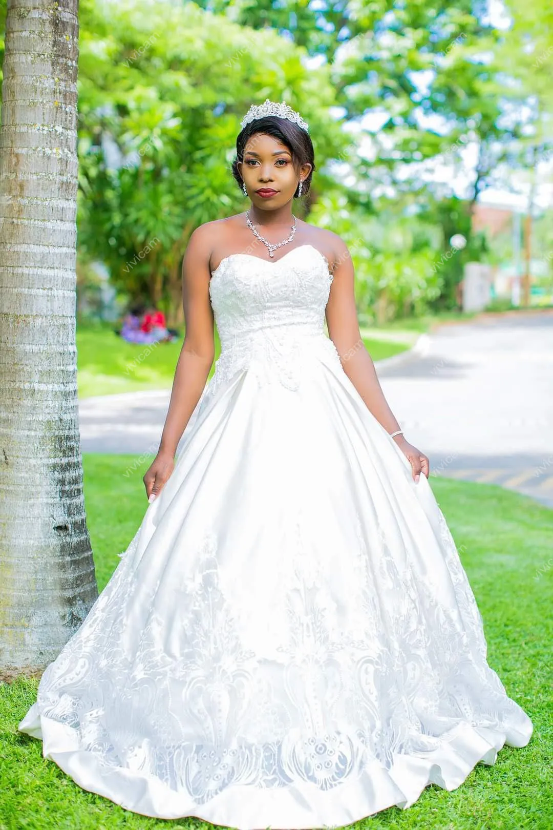 

Sexy Sweetheart Vestidos de noiva Lace Appliques Wedding Dresses Sweep Train Puffy African Bridal Gowns