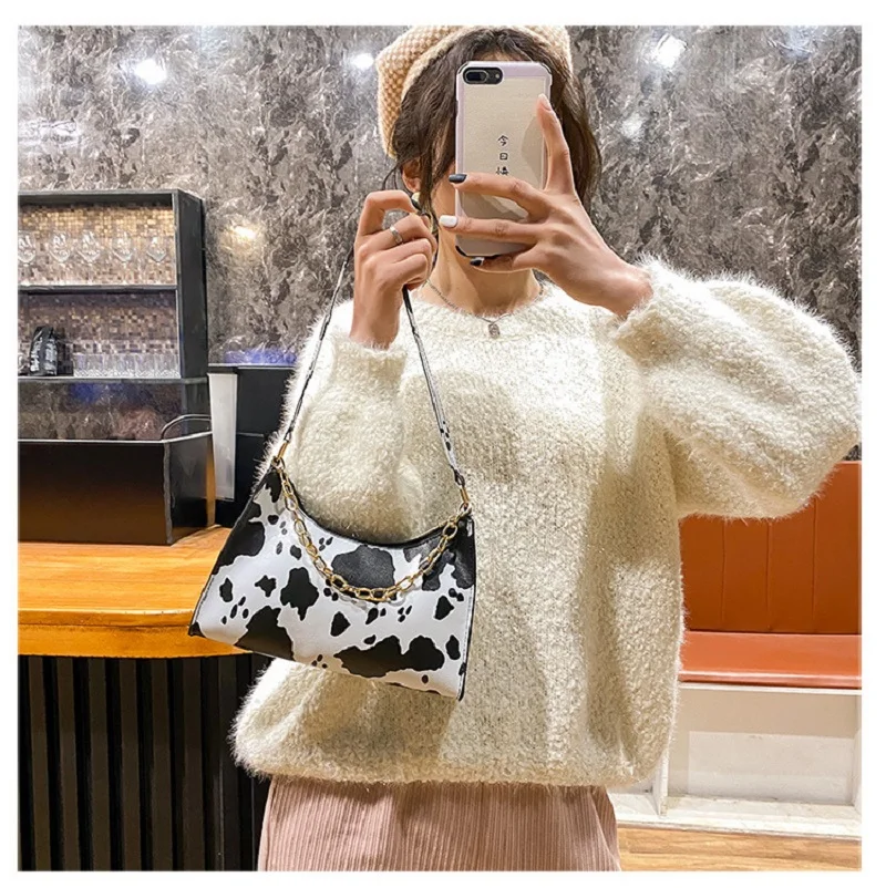 

Animal Prints Shoulder Underarm Bags With Golden Chain 2021 Trend Fashion Leather Leopard Zebra Cow Pattern Ladies Baguette Bag