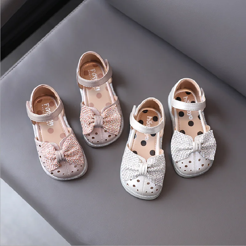 

Children's single shoes spring new children's shoes with rhinestone bows girls' leather shoes hollow Baotou shoes 21-25